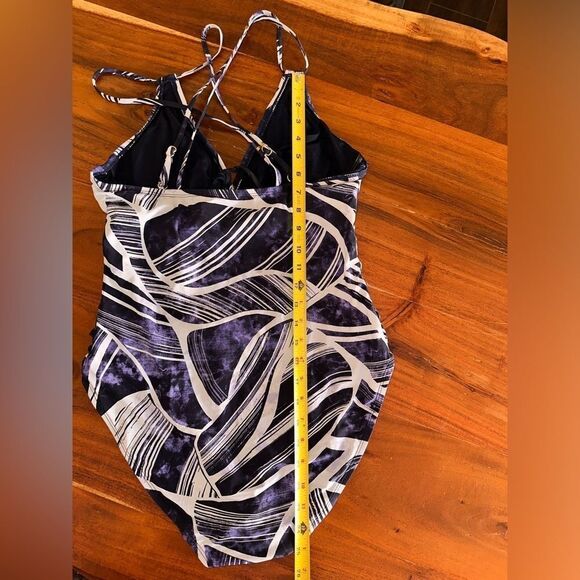 La Blanca Women's  Underwire Cross-wrap One Piece Swimsuit - Picture 5 of 10